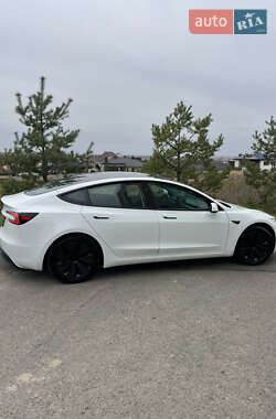 Седан Tesla Model 3 2024 в Ровно