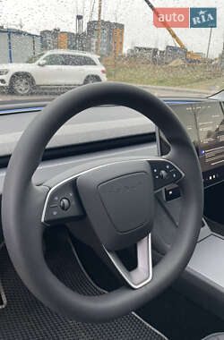 Седан Tesla Model 3 2024 в Ровно