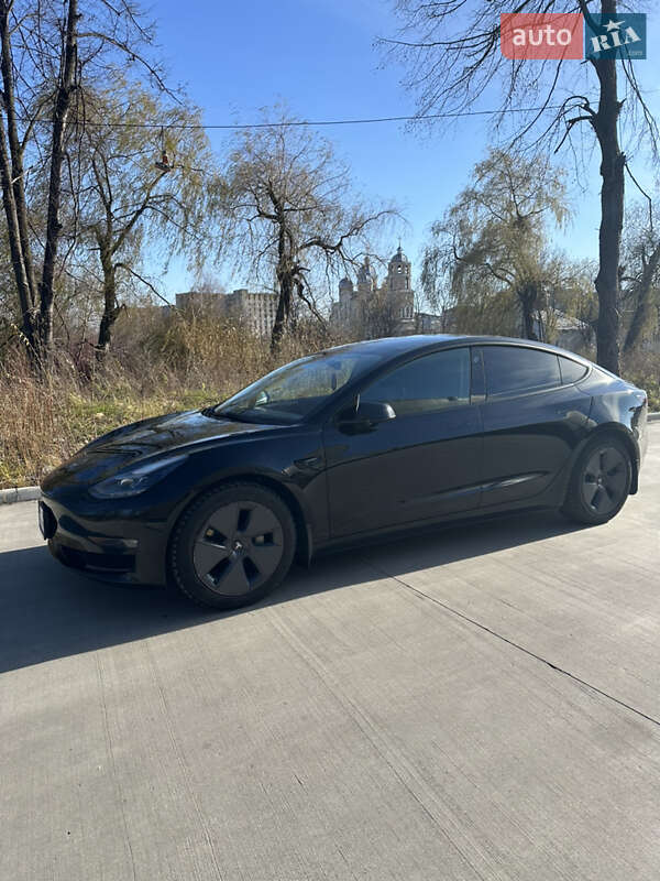 Седан Tesla Model 3 2022 в Дрогобыче