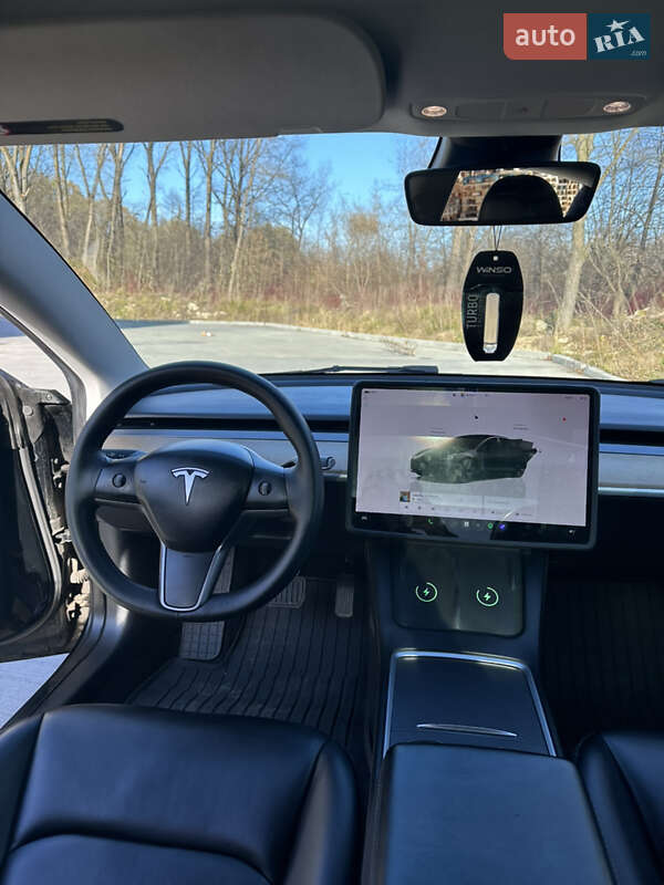 Седан Tesla Model 3 2022 в Дрогобыче