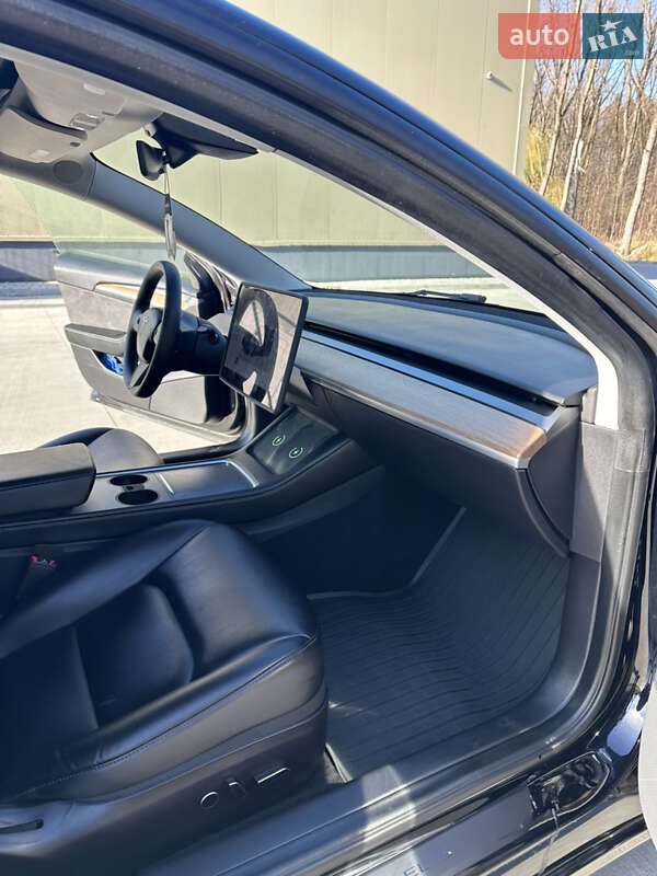 Седан Tesla Model 3 2022 в Дрогобыче