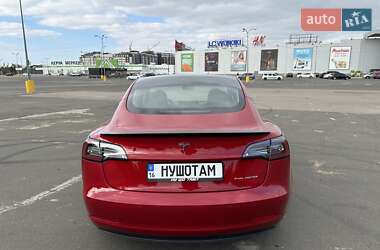 Седан Tesla Model 3 2022 в 