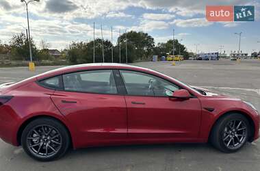 Седан Tesla Model 3 2022 в 