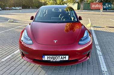 Седан Tesla Model 3 2022 в 