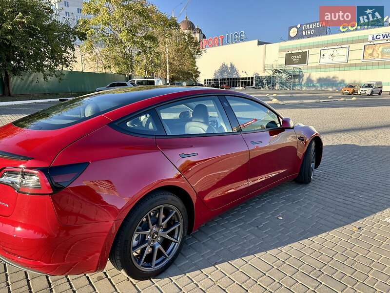 Седан Tesla Model 3 2022 в Одесі