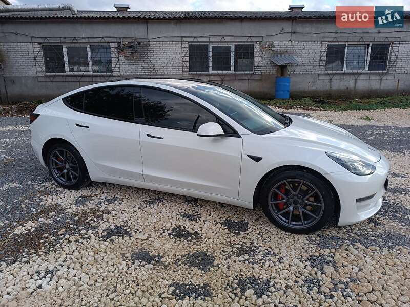 Седан Tesla Model 3 2021 в Львове