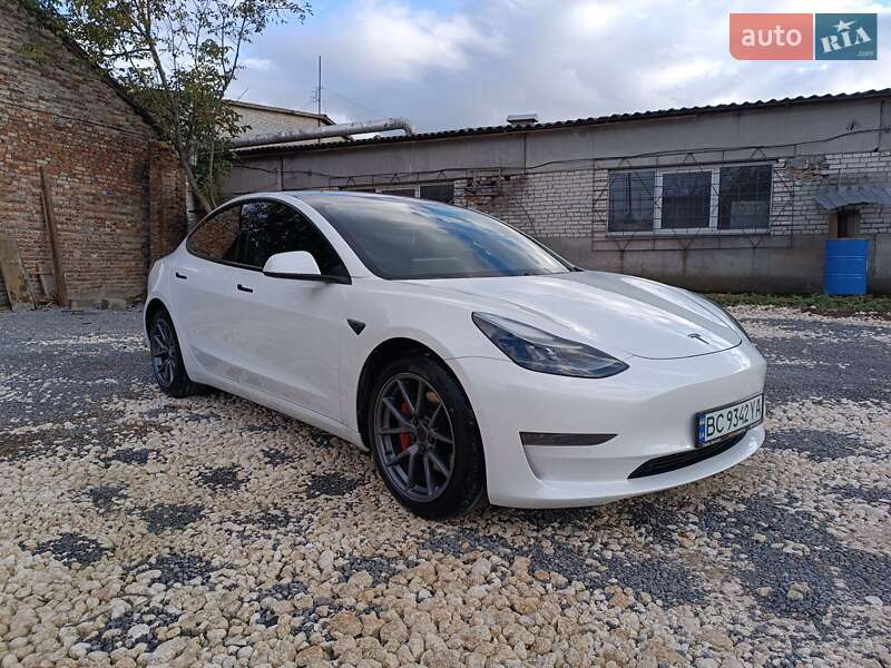 Седан Tesla Model 3 2021 в Львове