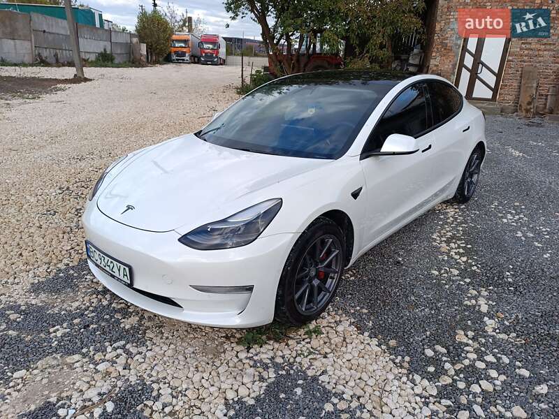 Седан Tesla Model 3 2021 в Львове