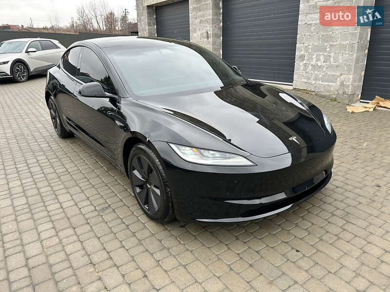 Седан Tesla Model 3 2024 в Львове