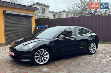 Седан Tesla Model 3 2019 в Ровно