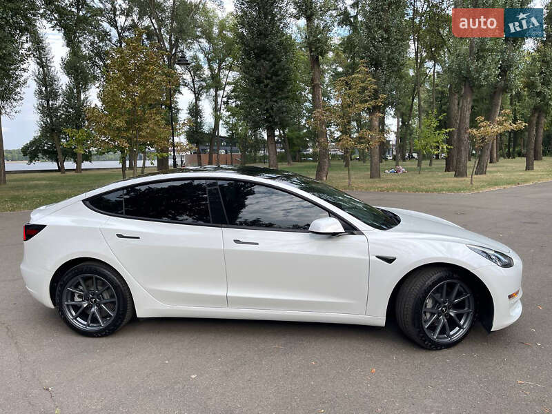 Седан Tesla Model 3 2022 в Львове