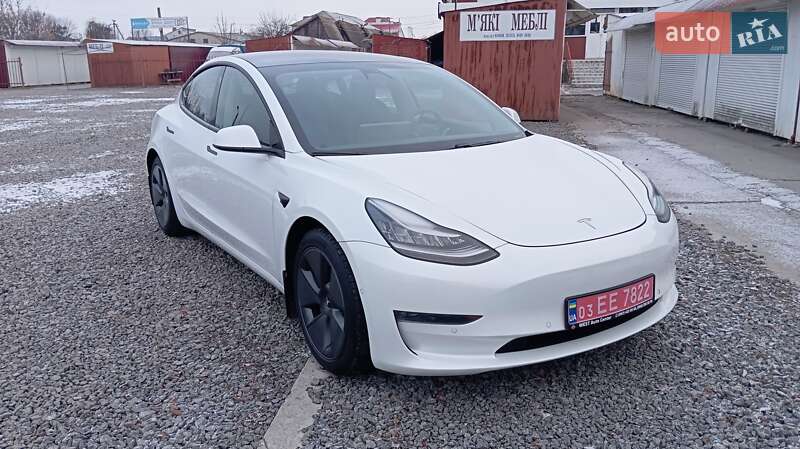 Седан Tesla Model 3 2020 в Львові