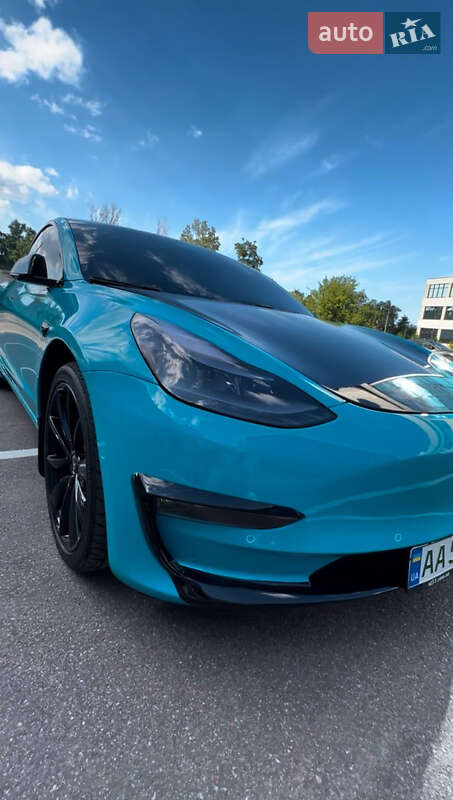 Седан Tesla Model 3 2019 в Киеве