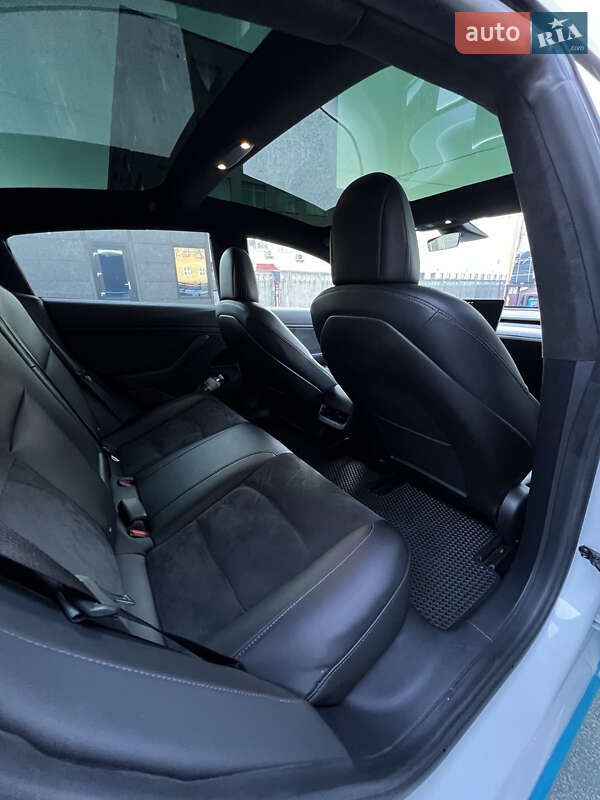 Седан Tesla Model 3 2019 в Киеве