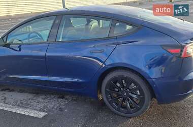 Седан Tesla Model 3 2022 в 