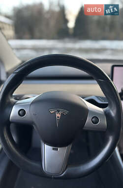 Седан Tesla Model 3 2018 в Киеве