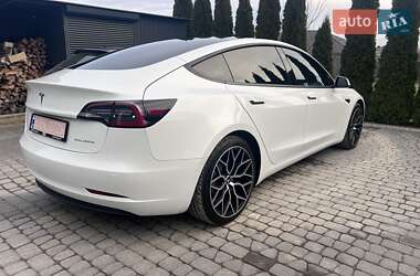 Седан Tesla Model 3 2022 в 