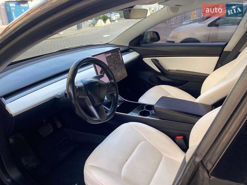 Седан Tesla Model 3 2018 в Одесі