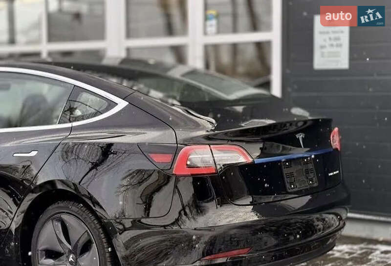 Седан Tesla Model 3 2018 в Києві