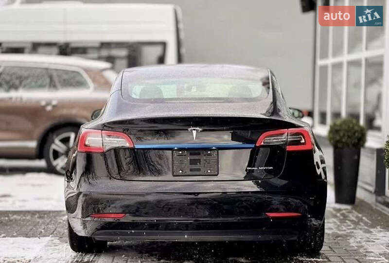 Седан Tesla Model 3 2018 в Києві