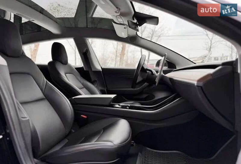 Седан Tesla Model 3 2018 в Києві