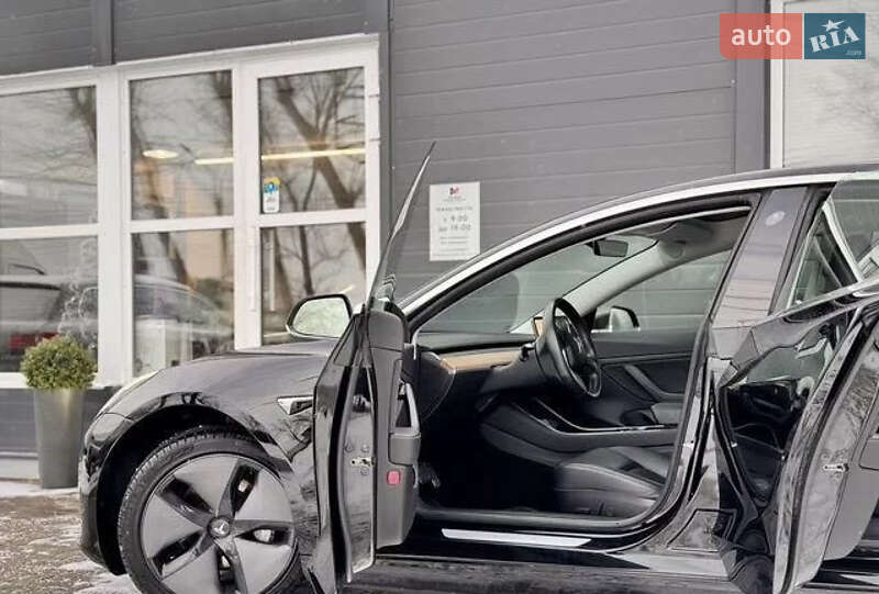 Седан Tesla Model 3 2018 в Києві