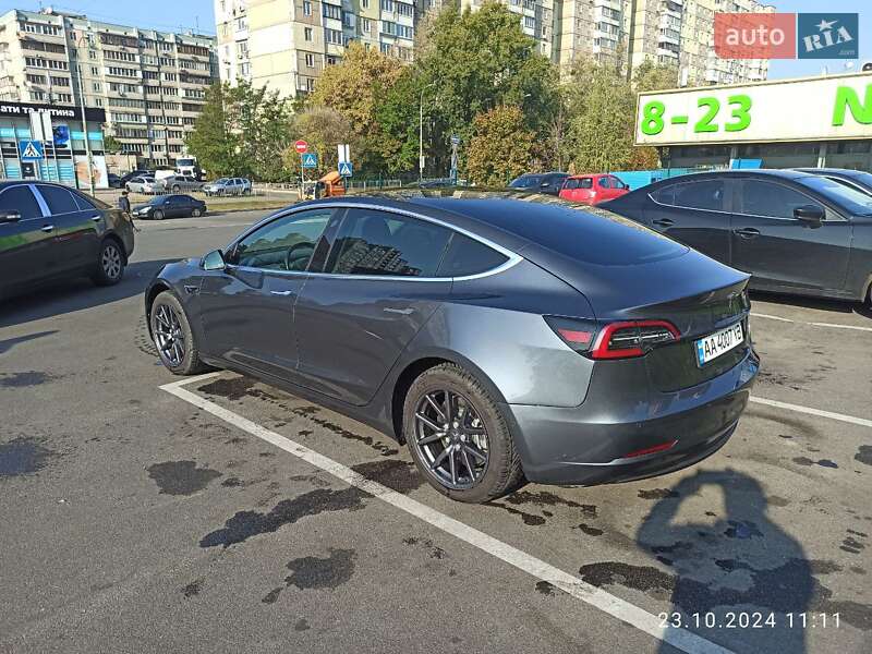 Седан Tesla Model 3 2019 в Киеве