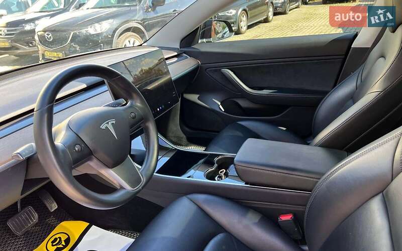 Седан Tesla Model 3 2019 в Івано-Франківську