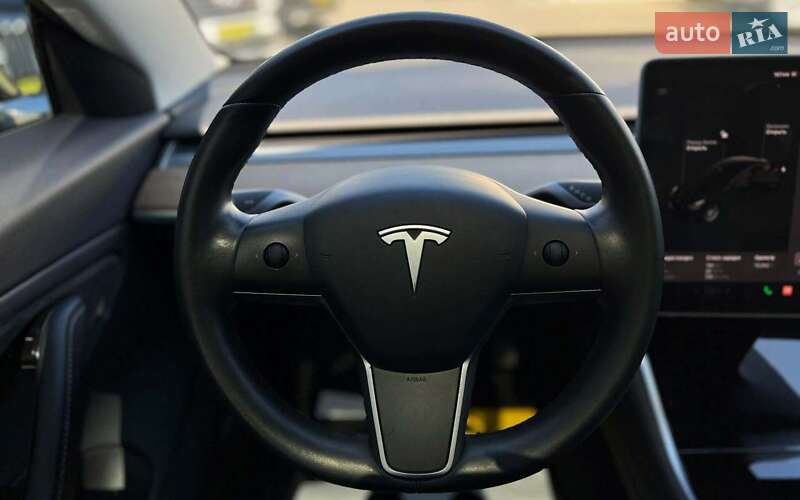 Седан Tesla Model 3 2019 в Івано-Франківську