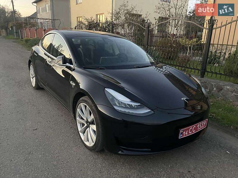 Седан Tesla Model 3 2020 в Ивано-Франковске