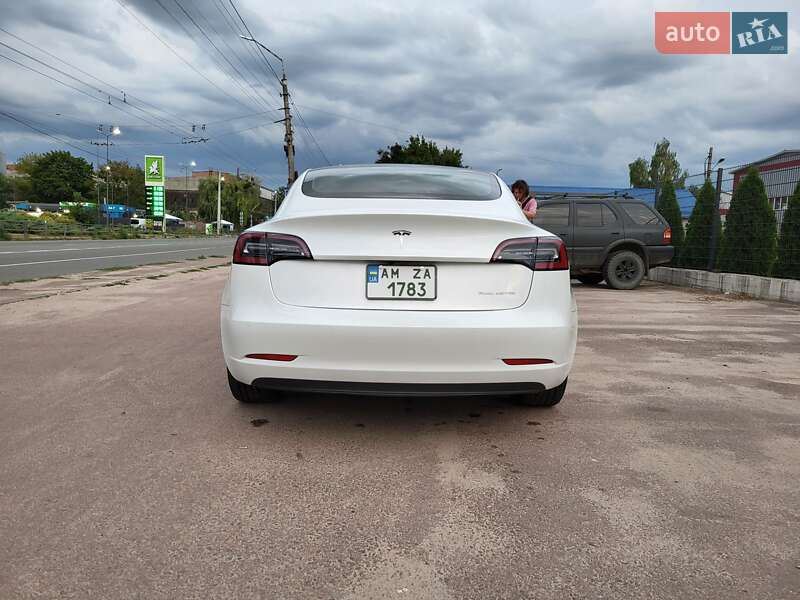 Седан Tesla Model 3 2020 в Житомирі
