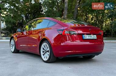 Седан Tesla Model 3 2022 в 