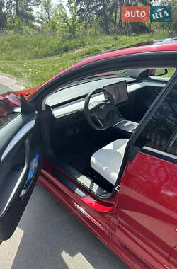 Седан Tesla Model 3 2022 в 