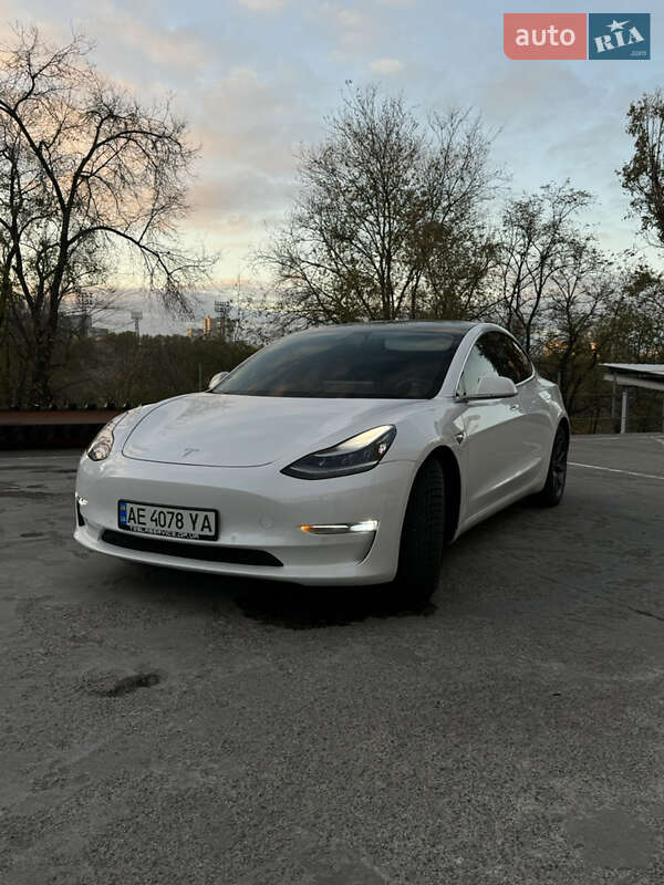 Седан Tesla Model 3 2019 в Дніпрі
