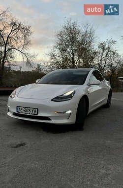 Седан Tesla Model 3 2019 в 