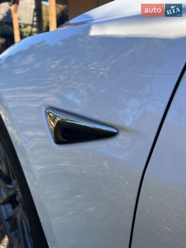 Седан Tesla Model 3 2019 в Ужгороді