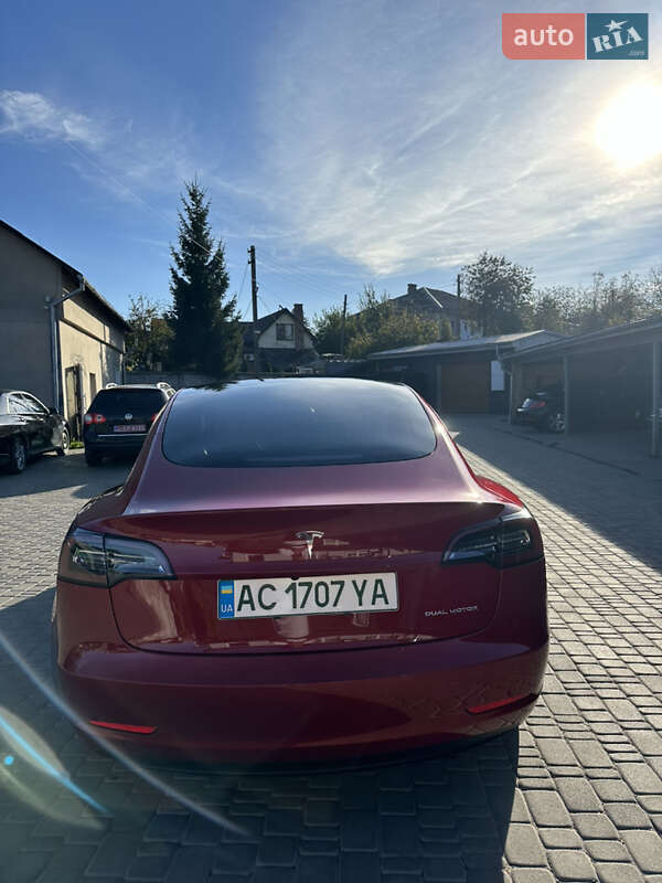 Седан Tesla Model 3 2019 в Нововолынске
