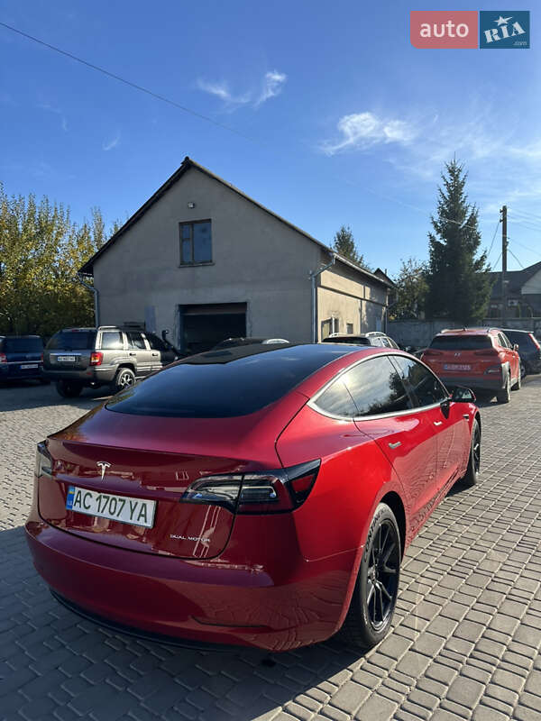Седан Tesla Model 3 2019 в Нововолынске