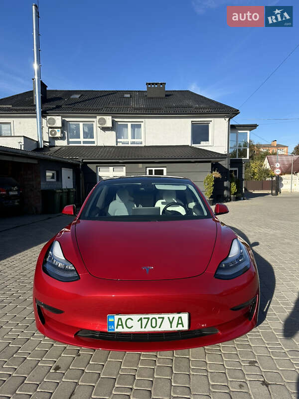 Седан Tesla Model 3 2019 в Нововолынске