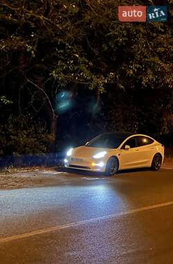 Седан Tesla Model 3 2022 в Черкасах