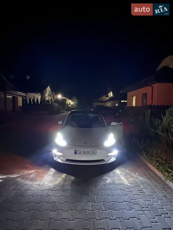 Седан Tesla Model 3 2022 в Черкасах