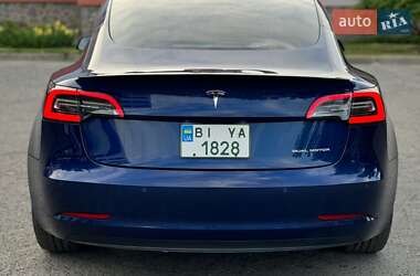 Седан Tesla Model 3 2021 в Львове