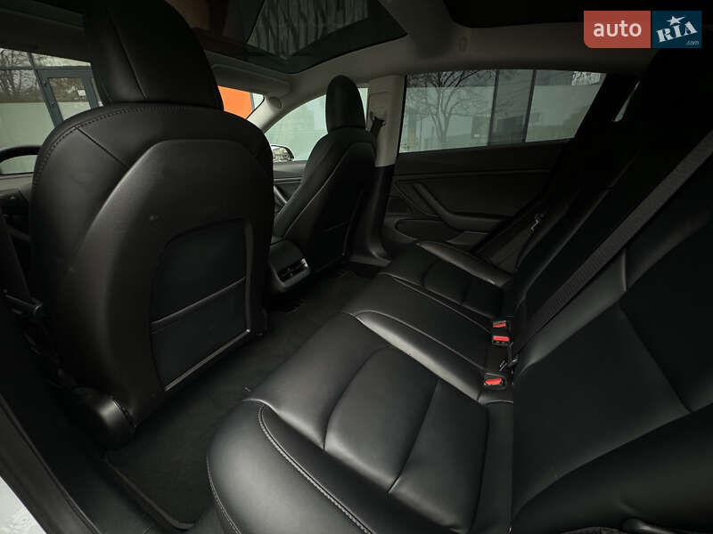 Седан Tesla Model 3 2019 в Днепре