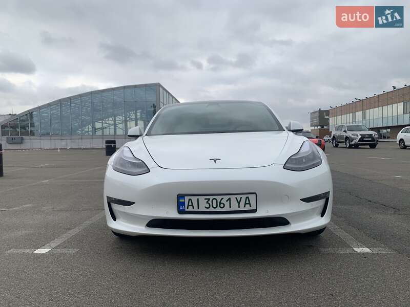 Седан Tesla Model 3 2021 в Києві