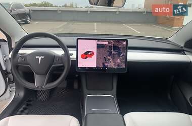 Седан Tesla Model 3 2021 в Киеве