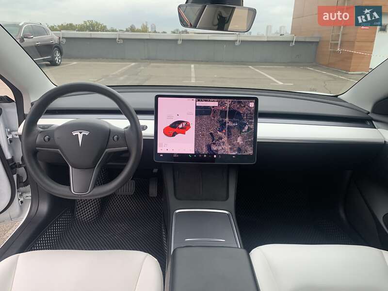 Седан Tesla Model 3 2021 в Києві
