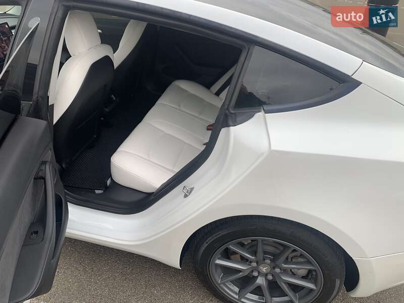 Седан Tesla Model 3 2021 в Києві