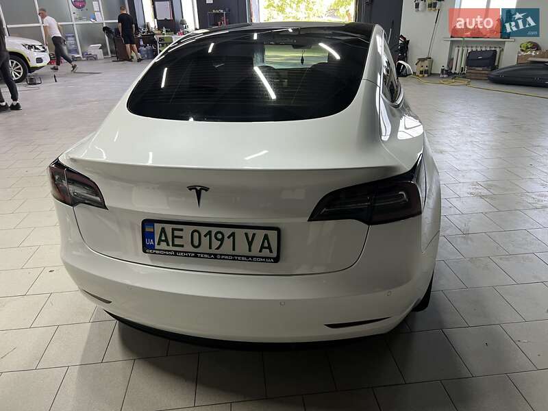 Седан Tesla Model 3 2021 в Дніпрі