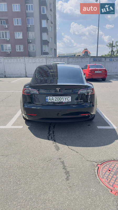 Седан Tesla Model 3 2022 в Киеве