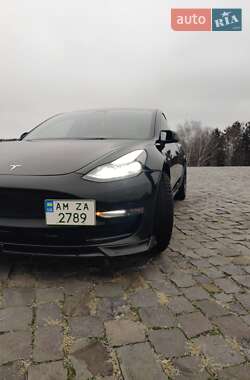 Седан Tesla Model 3 2022 в 